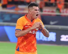 国际比赛日体能课后；山东泰山队长鼓劲备战葡超；管理层满意；赛程密集仍需轮换